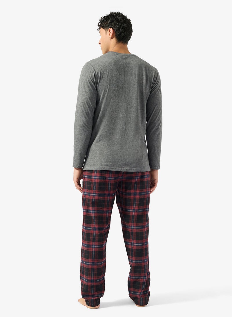 روبرت وود طقم تي شيرت وبنطلون بقصة عادية - Image 2